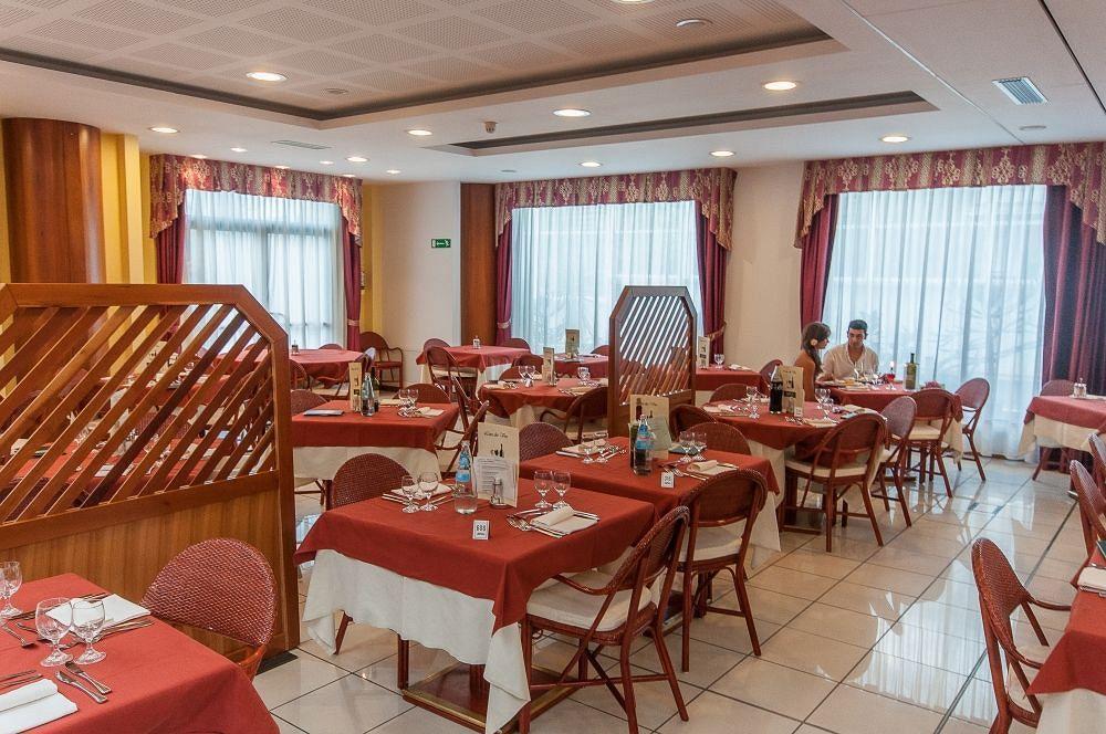Alpholiday Dolomiti Wellness & Family Hotel Димаро Екстериор снимка