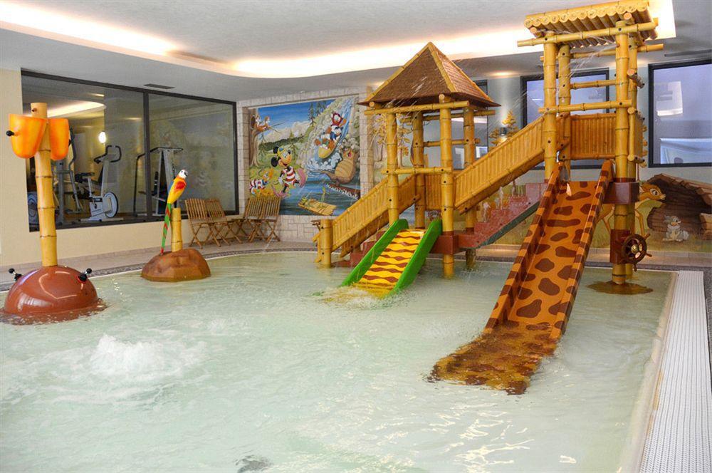 Alpholiday Dolomiti Wellness & Family Hotel Димаро Екстериор снимка