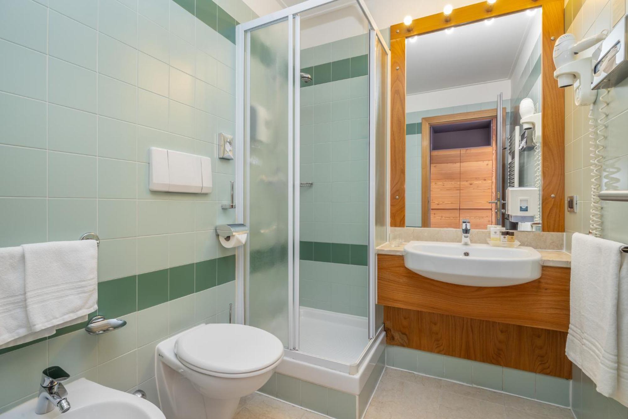 Alpholiday Dolomiti Wellness & Family Hotel Димаро Стая снимка