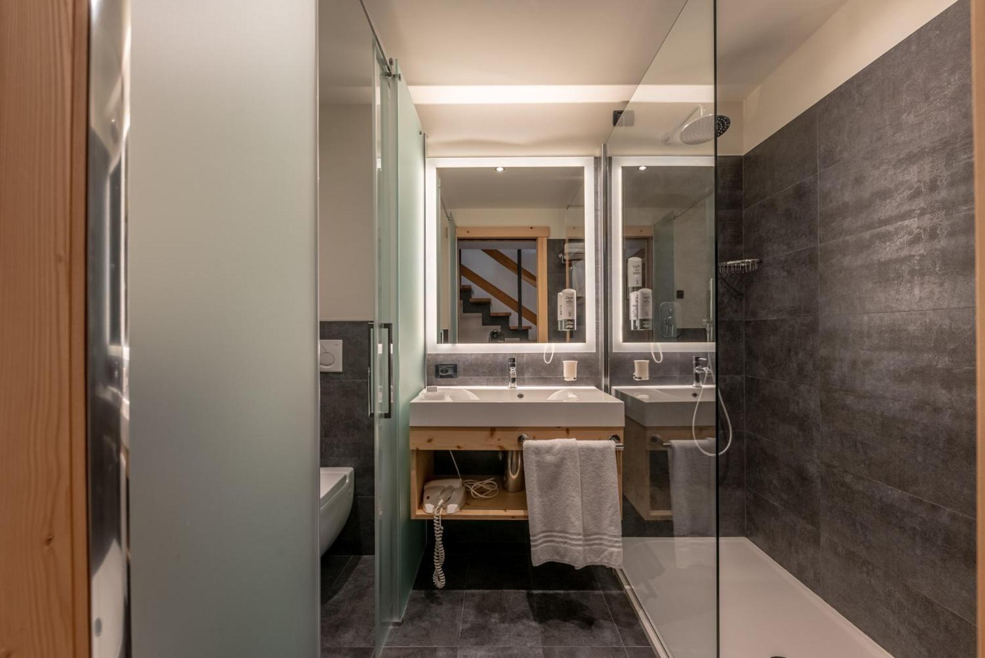 Alpholiday Dolomiti Wellness & Family Hotel Димаро Стая снимка