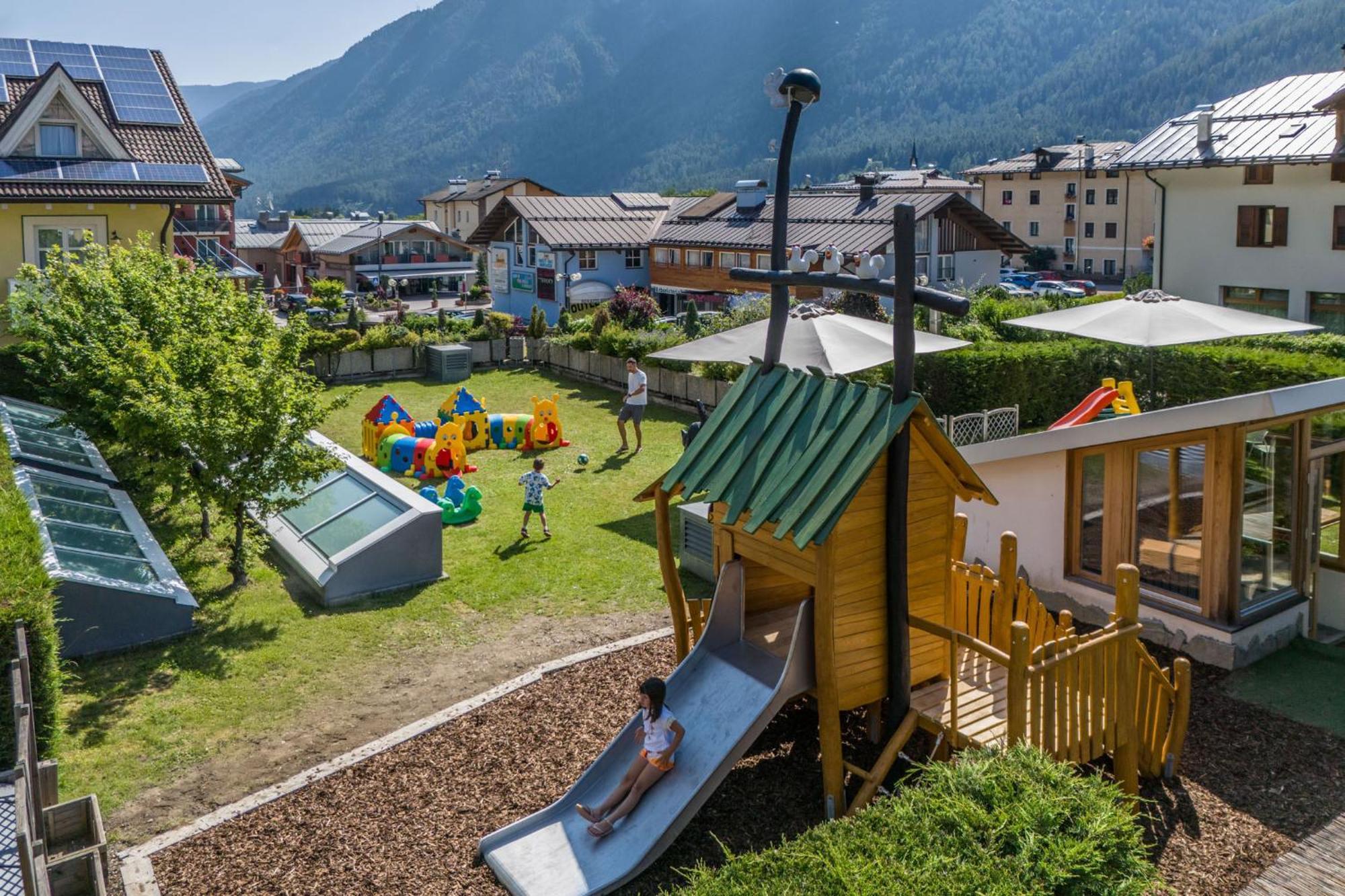 Alpholiday Dolomiti Wellness & Family Hotel Димаро Екстериор снимка