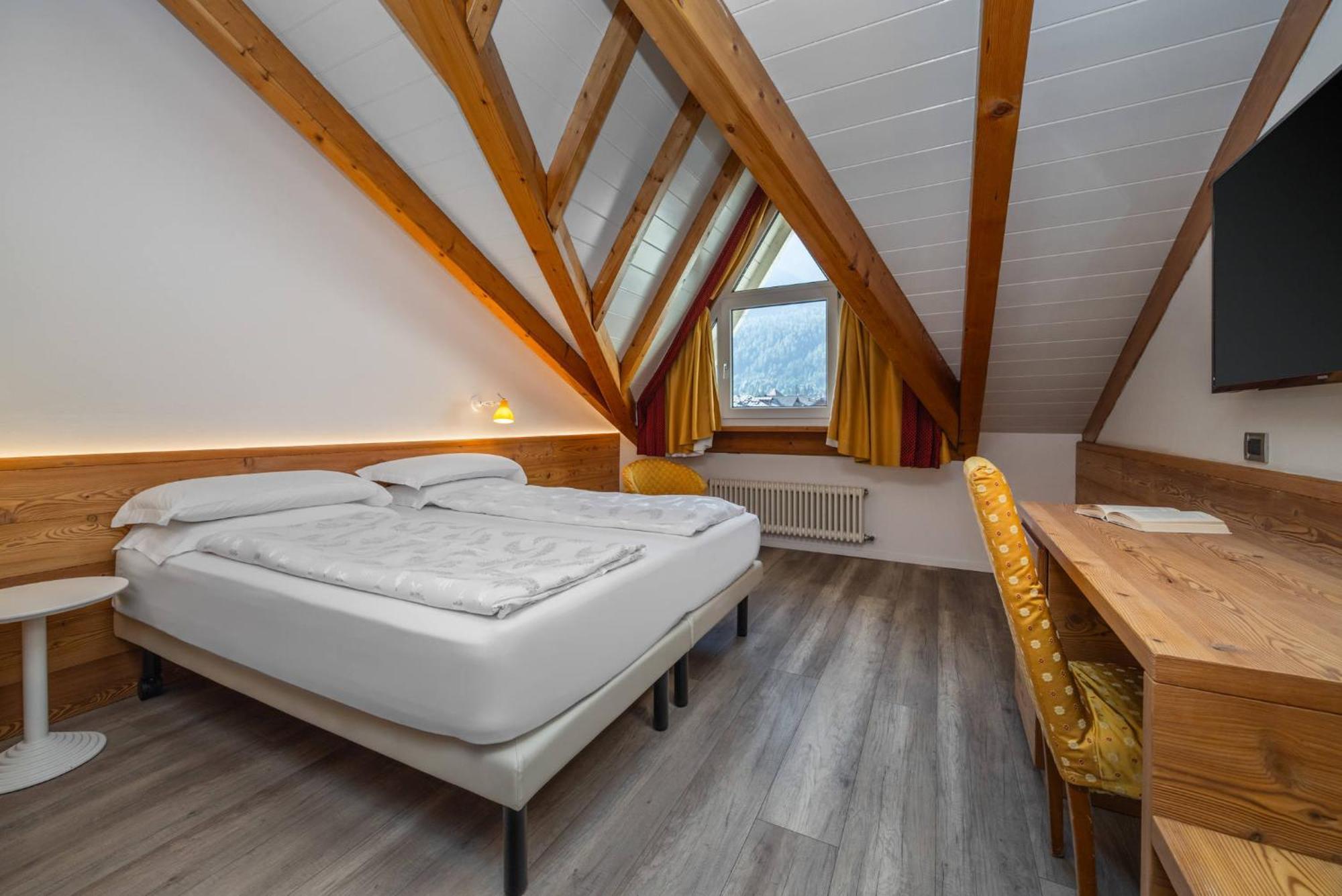Alpholiday Dolomiti Wellness & Family Hotel Димаро Стая снимка
