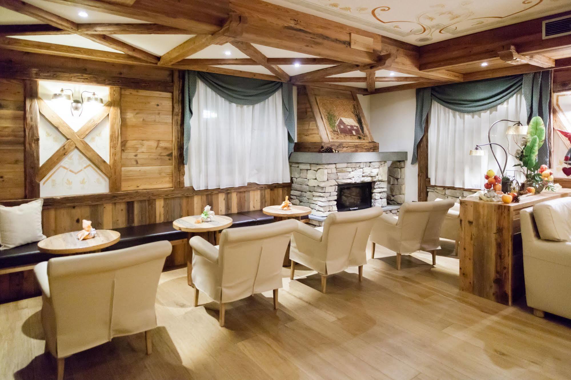 Alpholiday Dolomiti Wellness & Family Hotel Димаро Екстериор снимка