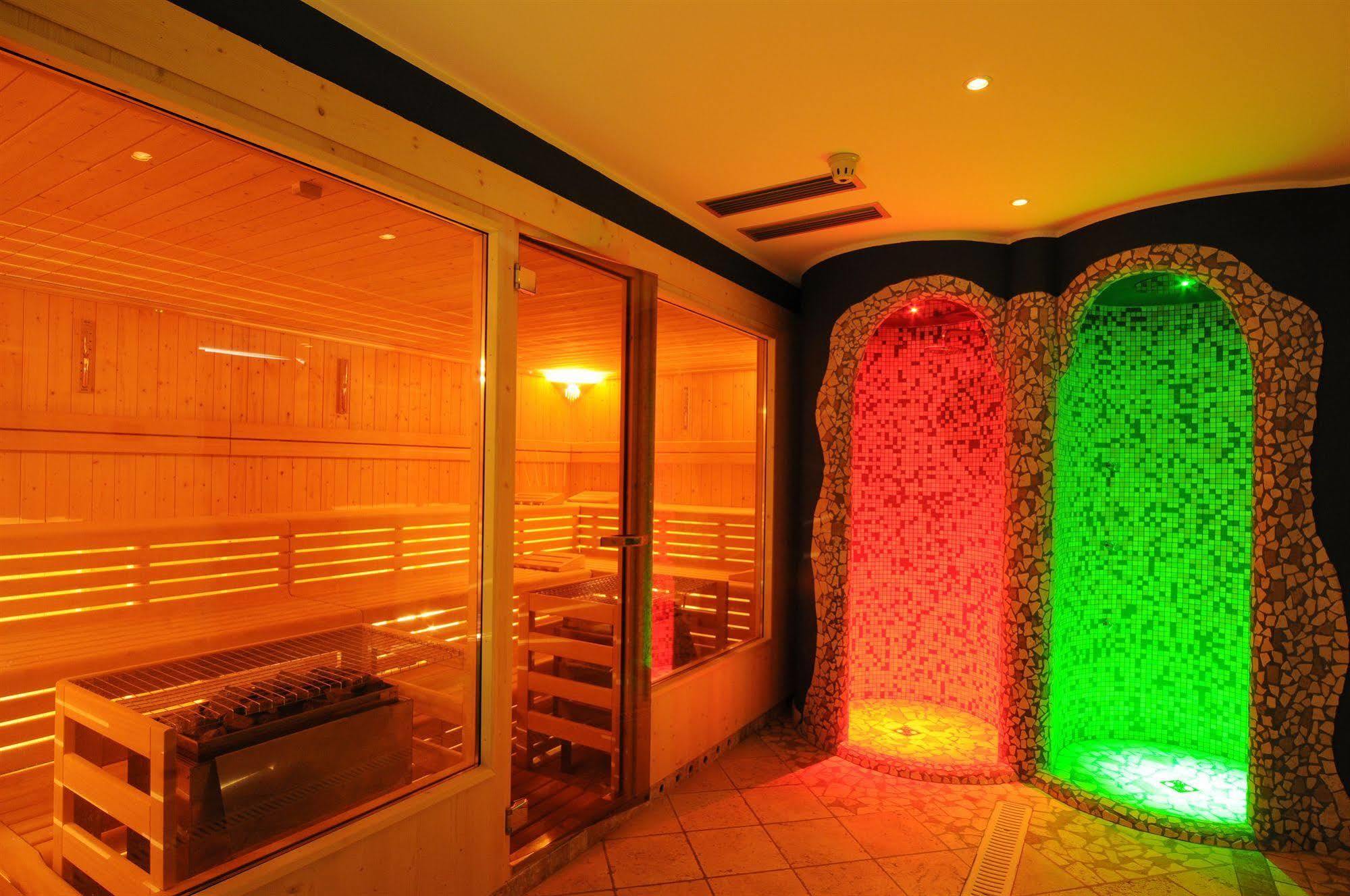 Alpholiday Dolomiti Wellness & Family Hotel Димаро Съоръжения снимка