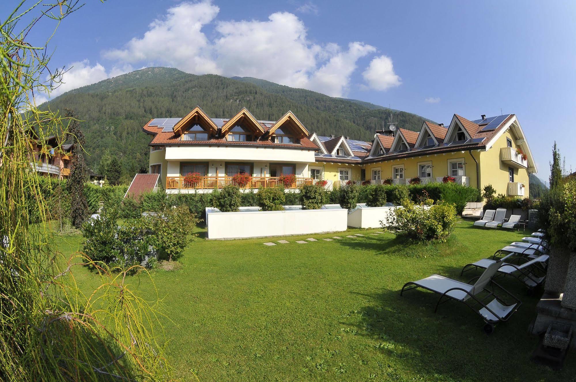 Alpholiday Dolomiti Wellness & Family Hotel Димаро Екстериор снимка
