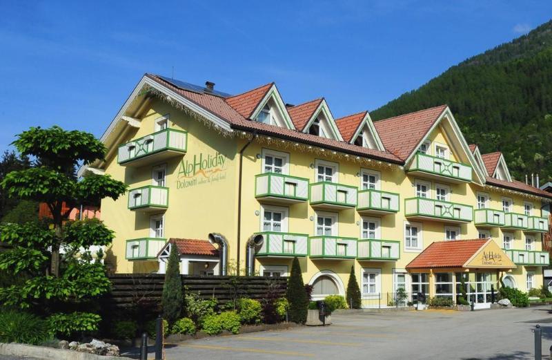 Alpholiday Dolomiti Wellness & Family Hotel Димаро Екстериор снимка