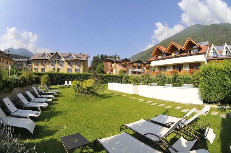 Alpholiday Dolomiti Wellness & Family Hotel Димаро Екстериор снимка